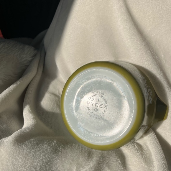 Vintage PYREX Spring Blossom 1 Quart Baking/ Casserole Dish - Picture 4 of 11